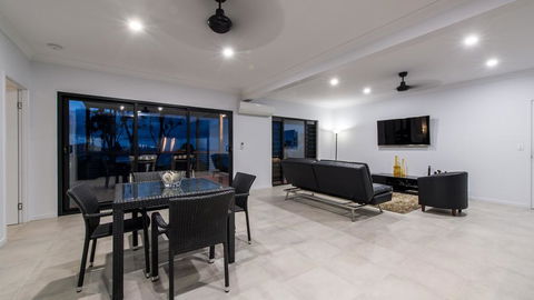 Onestep Airlie Retreat - Nambucca Heads Accommodation 2