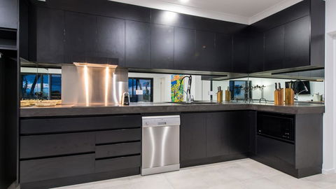 Onestep Airlie Retreat - Nambucca Heads Accommodation 1