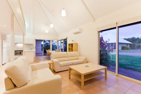 Osprey Holiday Village Unit 105 - Tranquil 3 Bedroom Holiday Villa With A Pool In The Complex - Nambucca Heads Accommodation 3