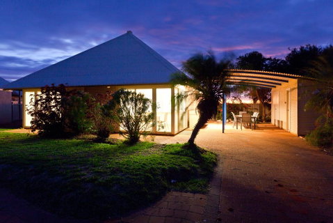 Osprey Holiday Village Unit 105 - Tranquil 3 Bedroom Holiday Villa With A Pool In The Complex - Nambucca Heads Accommodation 1