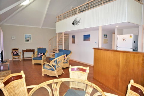 Osprey Holiday Village Unit 109 - Pleasant 3 Bedroom Holiday Villa With A Pool In The Complex - Nambucca Heads Accommodation 1