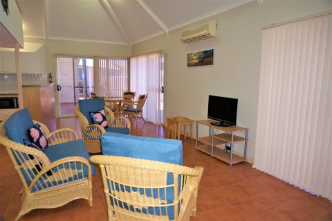 Osprey Holiday Village Unit 109 - Pleasant 3 Bedroom Holiday Villa With A Pool In The Complex - Nambucca Heads Accommodation 3