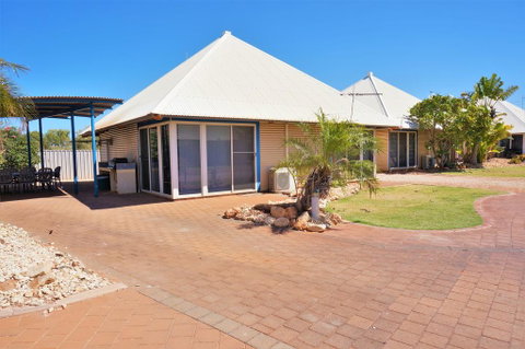 Osprey Holiday Village Unit 111 - Splendid 3 Bedroom Holiday Villa With A Pool In The Complex - Nambucca Heads Accommodation 0