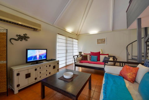 Osprey Holiday Village Unit 112 -Vibrant 3 Bedroom Holiday Villa With A Pool In The Complex - Nambucca Heads Accommodation 2