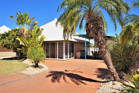 Osprey Holiday Village Unit 112 -Vibrant 3 Bedroom Holiday Villa With A Pool In The Complex - Nambucca Heads Accommodation 1