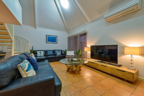 Osprey Holiday Village Unit 117 - Exquisite 3 Bedroom Holiday Villa With A Pool In The Complex - Nambucca Heads Accommodation 2