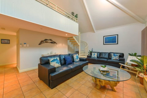 Osprey Holiday Village Unit 117 - Exquisite 3 Bedroom Holiday Villa With A Pool In The Complex - Nambucca Heads Accommodation 3