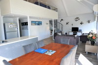 Osprey Holiday Village Unit 121 - Fantastic 3 Bedroom Holiday Villa with a Pool in the Complex