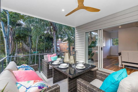 Park Avenue Townhouse Retreat Brisbane Sleeps 10 - Nambucca Heads Accommodation 2