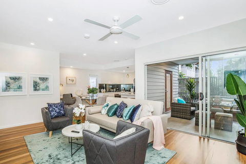 Park Avenue Townhouse Retreat Brisbane Sleeps 10 - Nambucca Heads Accommodation 0