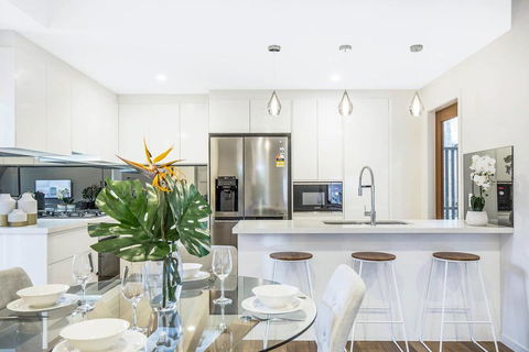 Park Avenue Townhouse Retreat Brisbane Sleeps 10 - Nambucca Heads Accommodation 1