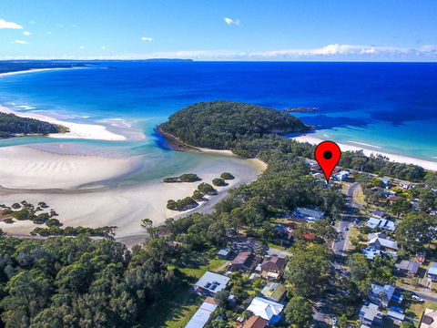 Pelican Beach House Narrawallee - Nambucca Heads Accommodation 0
