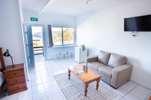 Penneshaw Beach Stay - Nambucca Heads Accommodation 0