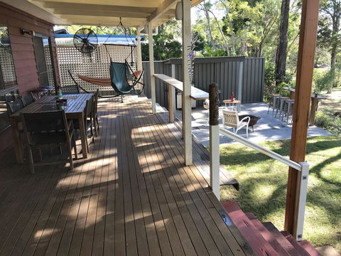 Pet Friendly Waterfront Holiday House On Peacefull Island With Bikes And Kayaks - Nambucca Heads Accommodation 3