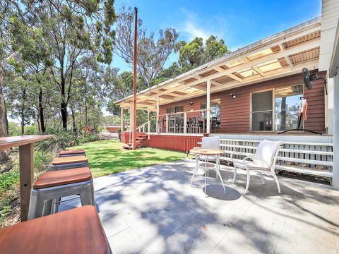 Pet Friendly Waterfront Holiday House On Peacefull Island With Bikes And Kayaks - Nambucca Heads Accommodation 1