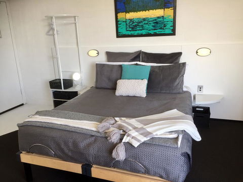 Ramada Resort Studio Split Queen Electric Adjustable Bed - Nambucca Heads Accommodation 1