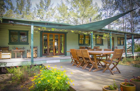Red Tractor Retreat - Nambucca Heads Accommodation 1