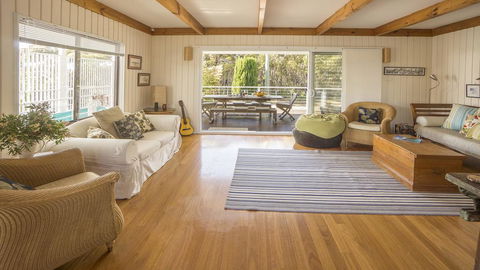 Rennies Retreat-Bushland & Ocean Views - Nambucca Heads Accommodation 0