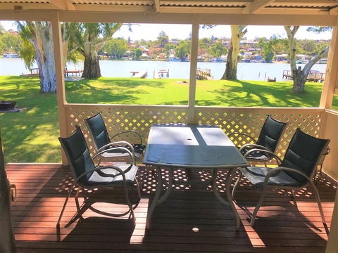 Riverfront Getaway - Mannum - Nambucca Heads Accommodation 1