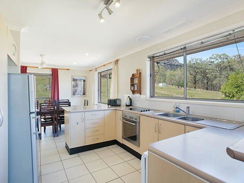 Rosamund House In Broke, 4br House In Walking Distance To Cellar Doors - Nambucca Heads Accommodation 2