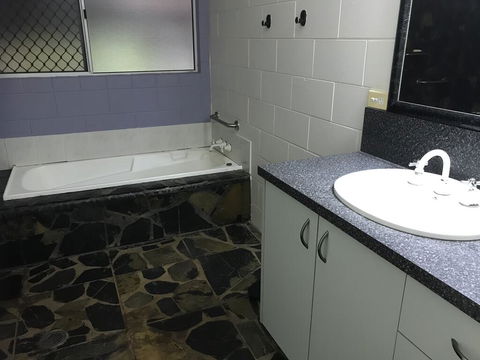 Royal Palm Cottage, Entire Two Bedroom 2 Bathroom House With Pool - Nambucca Heads Accommodation 3