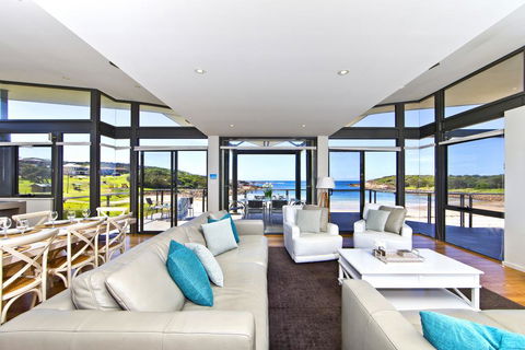 Sails On The Beachfront - Exclusive Seaside Home - Nambucca Heads Accommodation 3