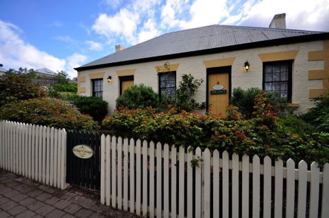 Sargeants & Armoury Cottages 1823 - Nambucca Heads Accommodation 1