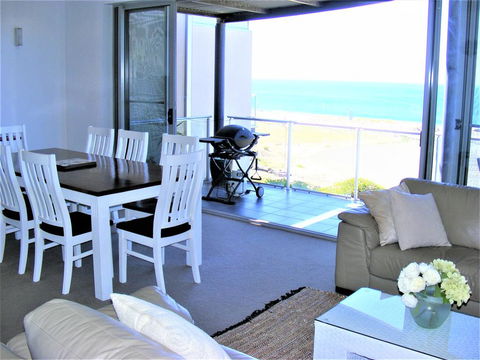 Shearwaters Apartment, Ocean Views - Nambucca Heads Accommodation 2