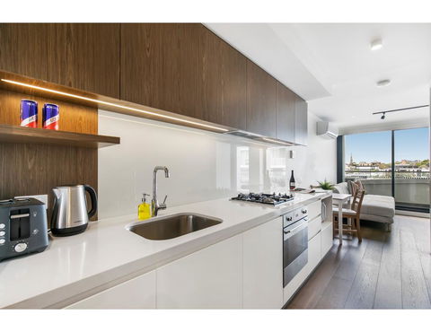 Shop Til You Drop At Sleek Unit In Hip Area - Nambucca Heads Accommodation 2