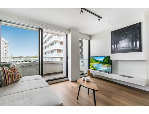 Shop Til You Drop At Sleek Unit In Hip Area - Nambucca Heads Accommodation 0