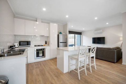 Sleek, Modern Capel Sound! - Nambucca Heads Accommodation 0