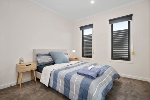 Sleek, Modern Capel Sound! - Nambucca Heads Accommodation 1