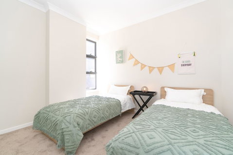 SP246-Brandnew Modern Apt In Penrith With Parking - Nambucca Heads Accommodation 2