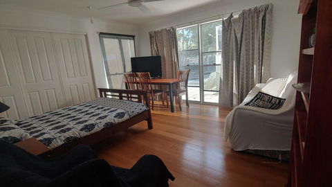 Spacious 2 Bedroom Unit, Private Bath, Kitchen, RV Parking On 5 Acres, 10 Min To Fraser Island Barge - Nambucca Heads Accommodation 3