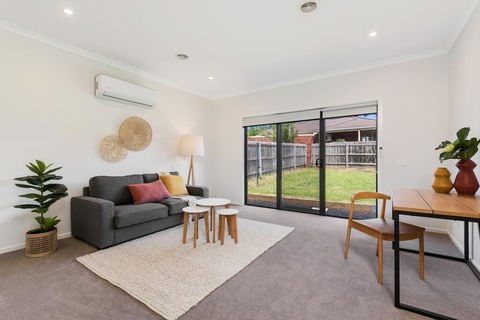 Spacious 4-Bed House With Parking And Backyard - Nambucca Heads Accommodation 3