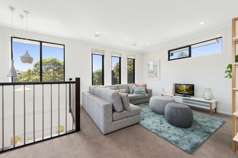Spacious 4-Bed House With Parking And Backyard - Nambucca Heads Accommodation 0