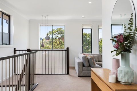 Spacious 4-Bed House With Parking And Backyard - Nambucca Heads Accommodation 1