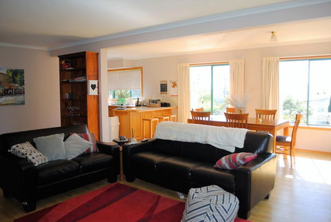 Spacious And Central To CBD - Nambucca Heads Accommodation 0