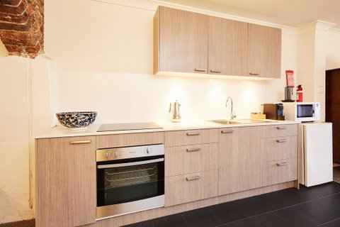 Spacious Studio With Courtyard And Extra Beds - Nambucca Heads Accommodation 3
