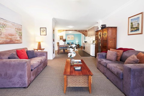 Spacious Studio With Courtyard And Extra Beds - Nambucca Heads Accommodation 1