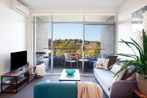 Sprawling City Views And Balcony In Cosy Apartment - Nambucca Heads Accommodation 2