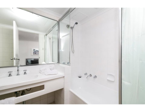 Striking And Super Convenient Studio With Balcony - Nambucca Heads Accommodation 2