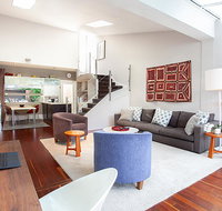 Striking open plan home in quiet inner-city area - Nambucca Heads Accommodation