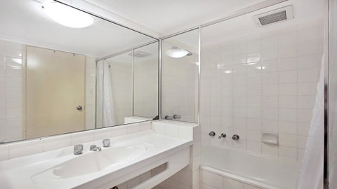 Studio With Balcony At College St - Nambucca Heads Accommodation 3