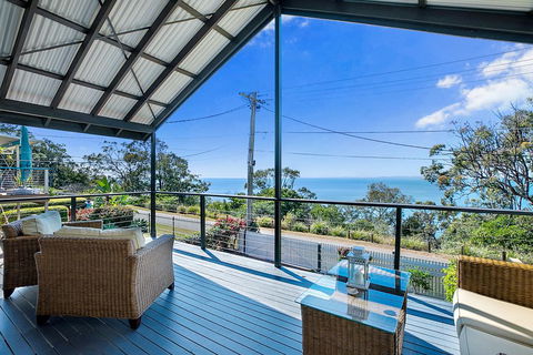 Stunning Family Escape On The Point With Bay Views - Nambucca Heads Accommodation 3