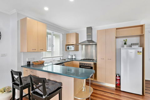 Stunning Family Escape On The Point With Bay Views - Nambucca Heads Accommodation 1