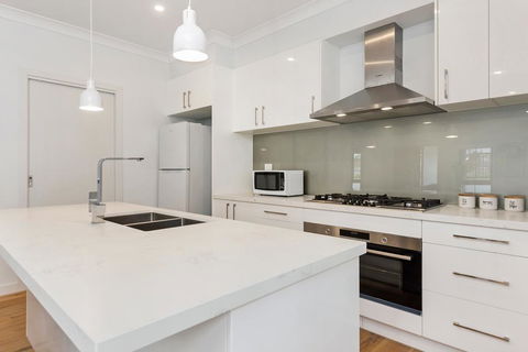 Style, Comfort And Convenience - Nambucca Heads Accommodation 2