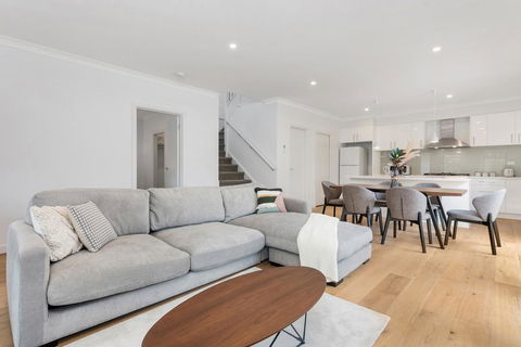 Style, Comfort And Convenience - Nambucca Heads Accommodation 0