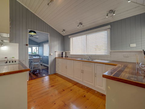 Sublime Beachfront Queenslander On The Esplanade - Nambucca Heads Accommodation 1