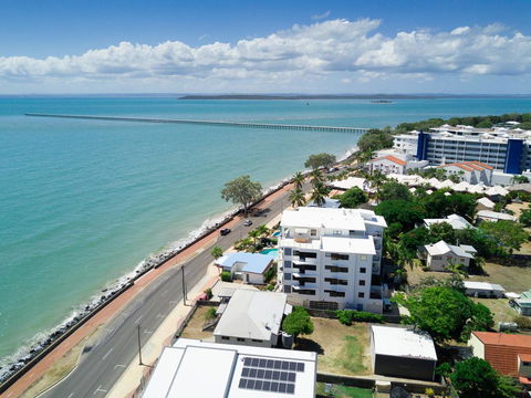 Sublime Beachfront Queenslander On The Esplanade - Nambucca Heads Accommodation 2